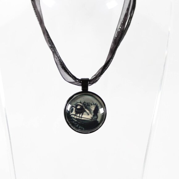 Rebel Ribbit – Punk Goth Frog Necklace | Black Metal Round Pendant - Picture 3 of 4